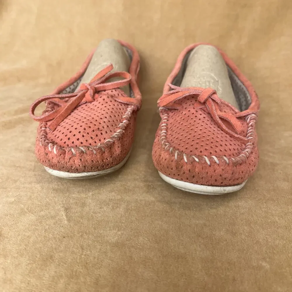 Minnetonka Moccasins Lisa SZ 8 Suede Perforated Pink Melon White Rubber Sole